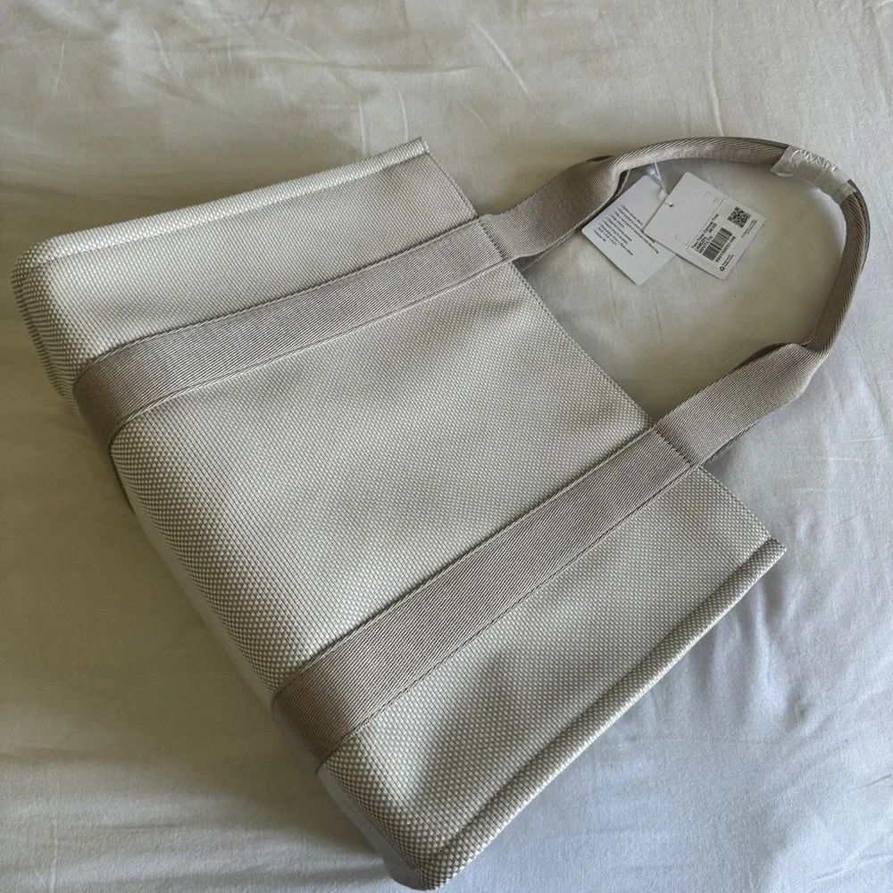 LAST ONE 🆕 Lululemon Two Toned Canvas Tote Bag Large 10L Mojave Tan Light Ivory - Picture 4 of 7